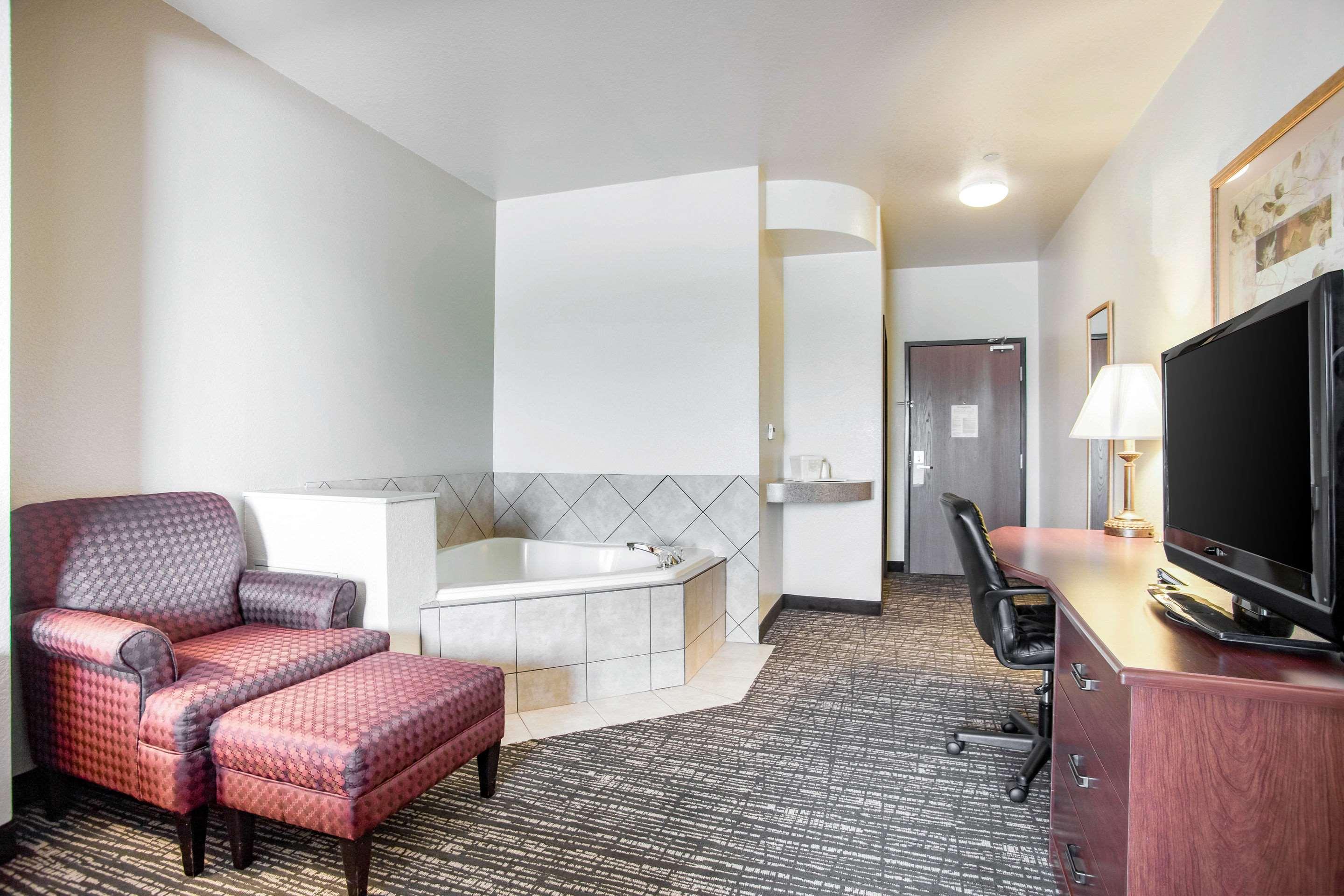 Quality Inn Parsons North Exterior foto